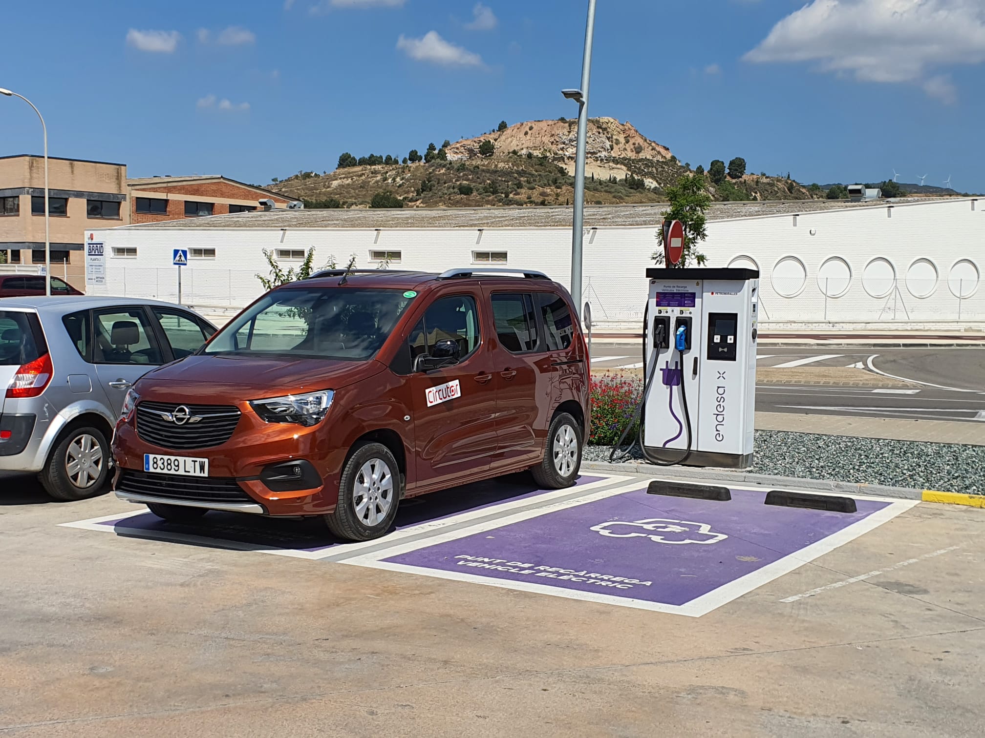 Opel_Combo-e_Charging_01