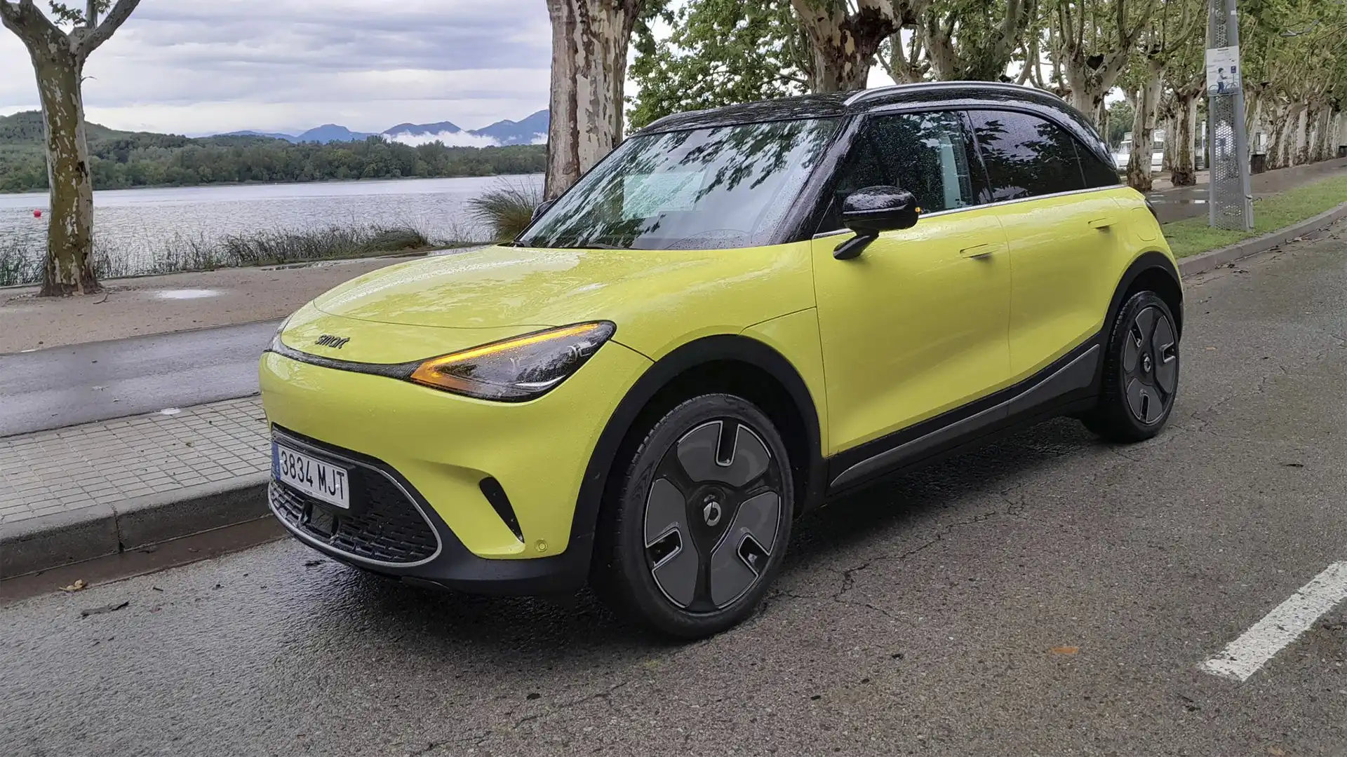 Vehículo eléctrico smart #1 en un punto de recarga de Circutor.